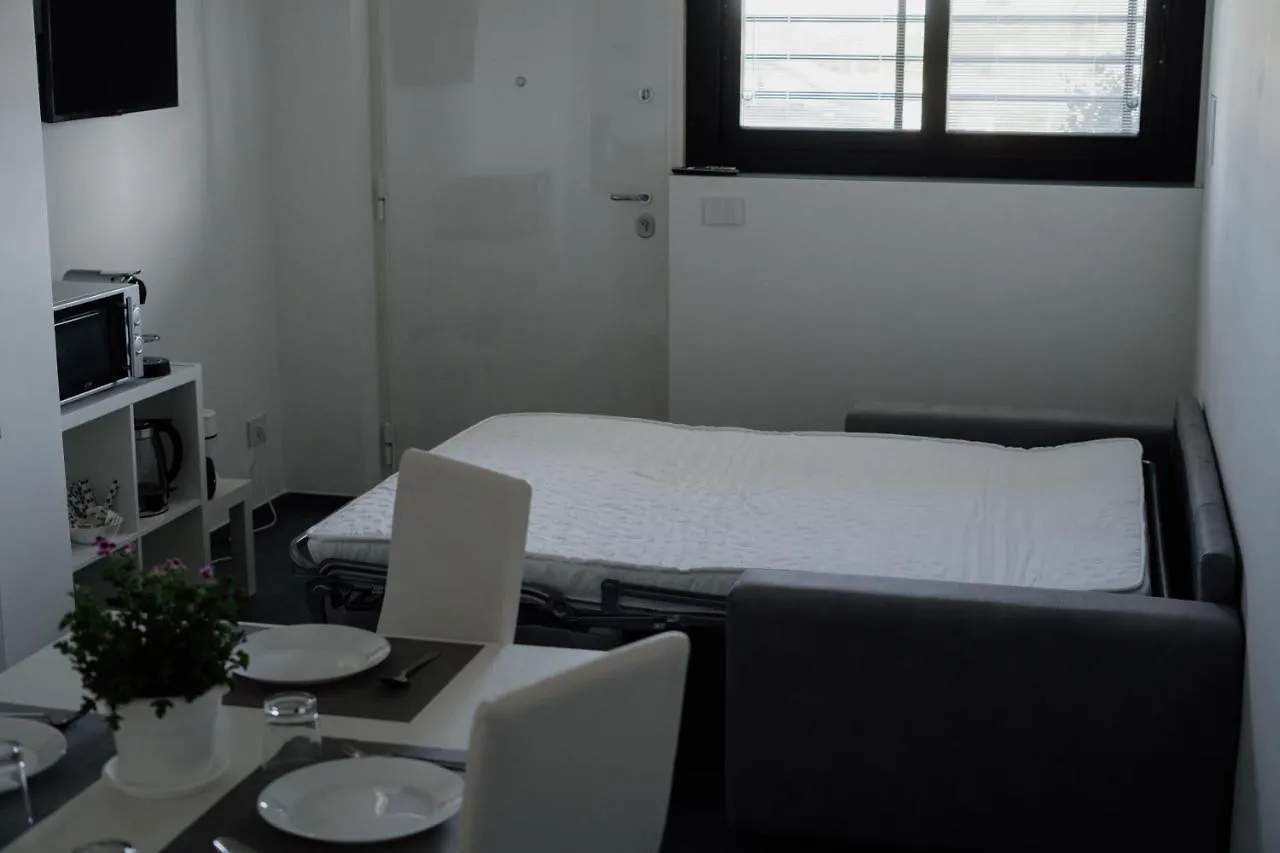 Domus Residence - Cesare - Bari 0*,
